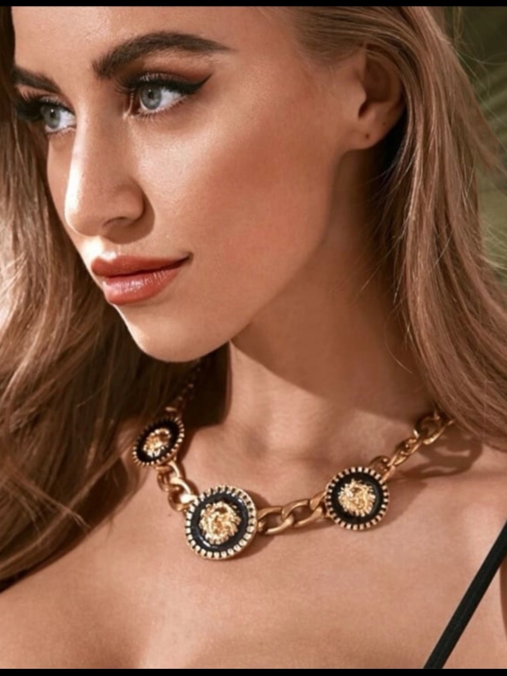 🆕Women’s Short Gold Tone Lions Head Medallion Chunky Statement Necklace💜💜